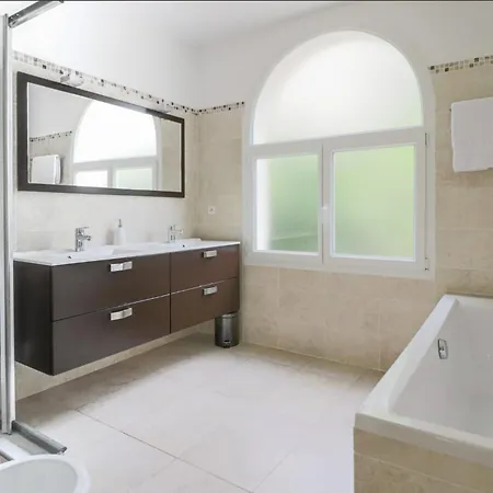 Villa Charming With Jacuzzi At 200m From Beaches